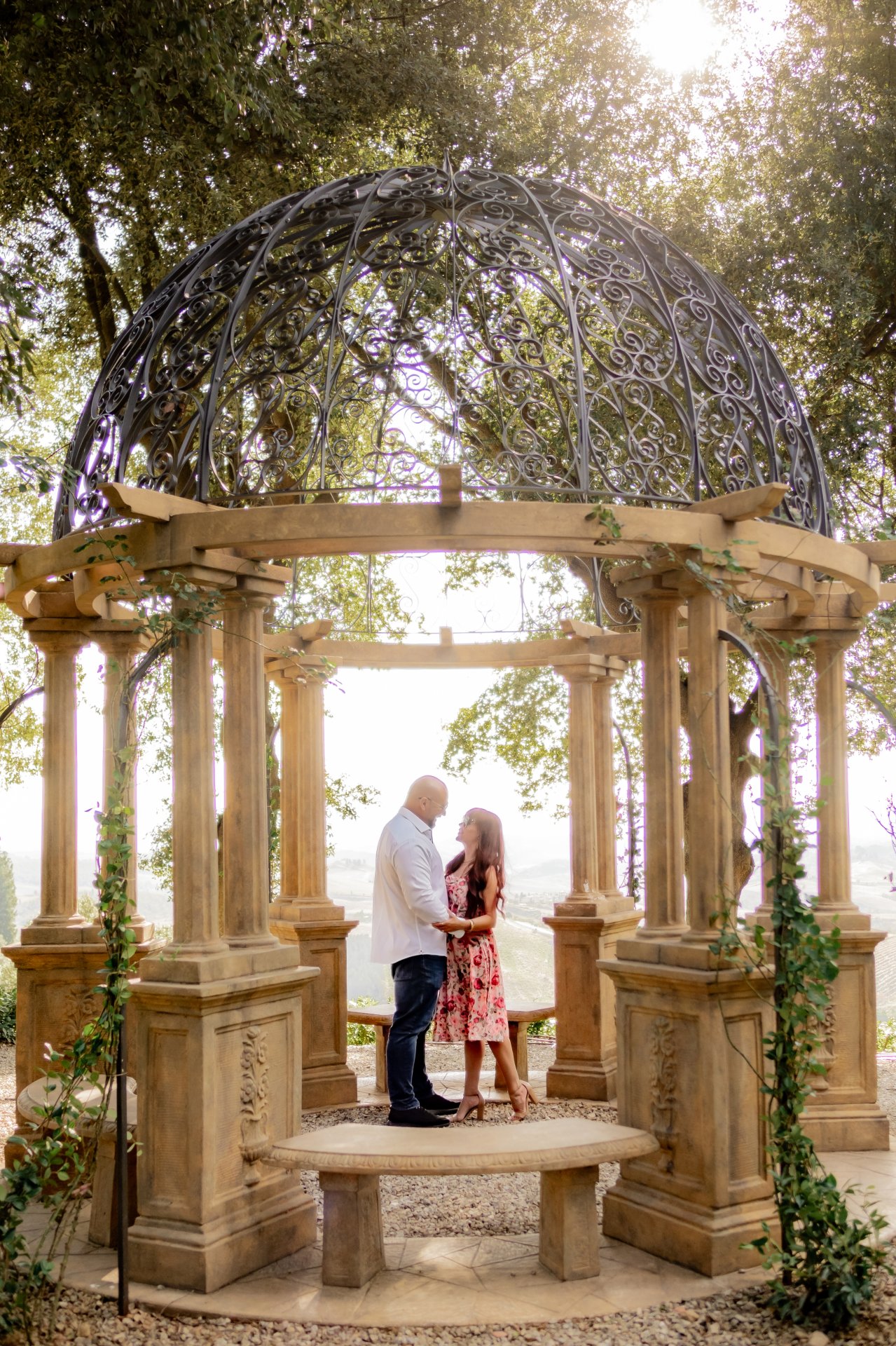 Romantic Tuscany Couple Photoshoot in Castelfalfi