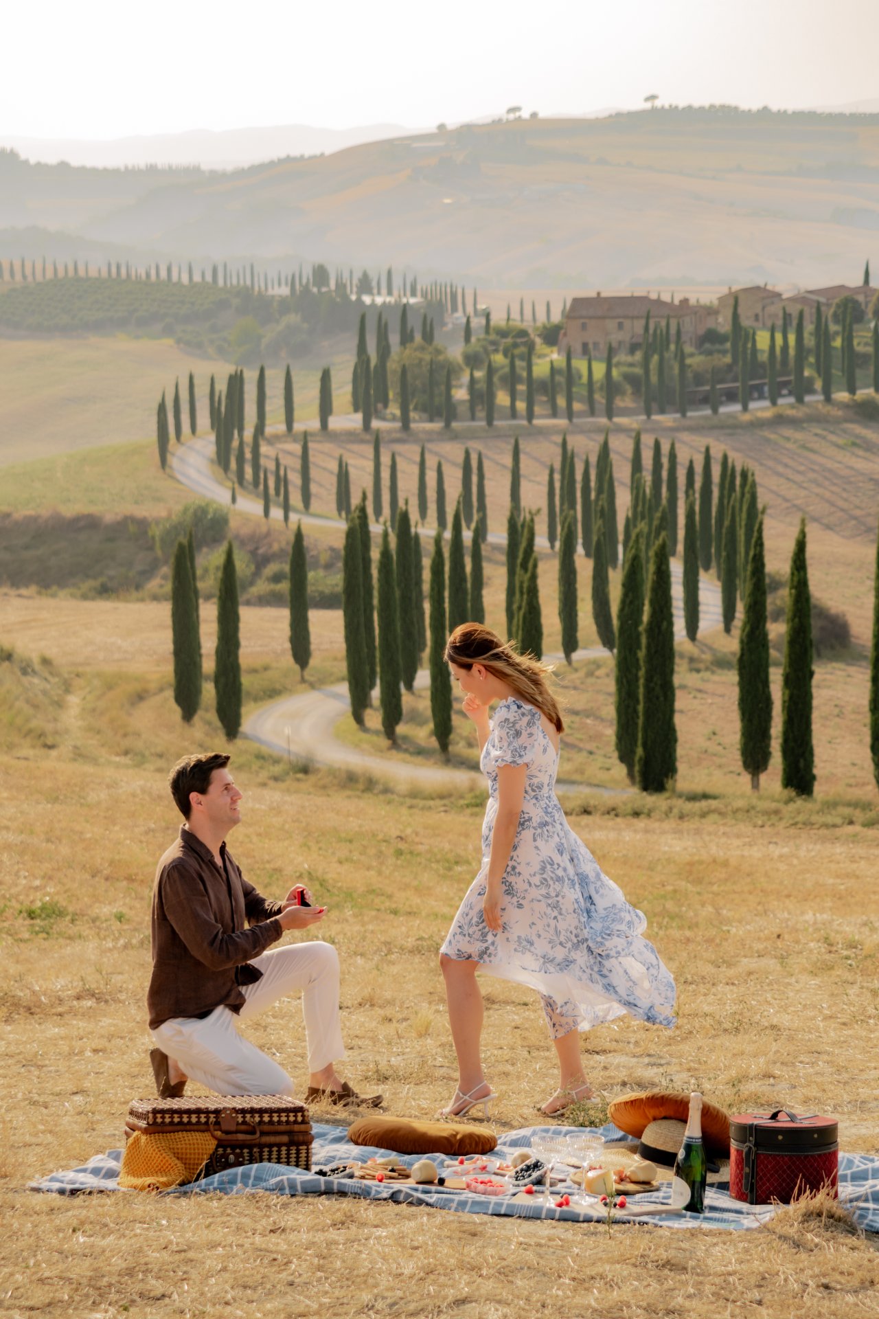 Picnic proposal in Tuscany hills